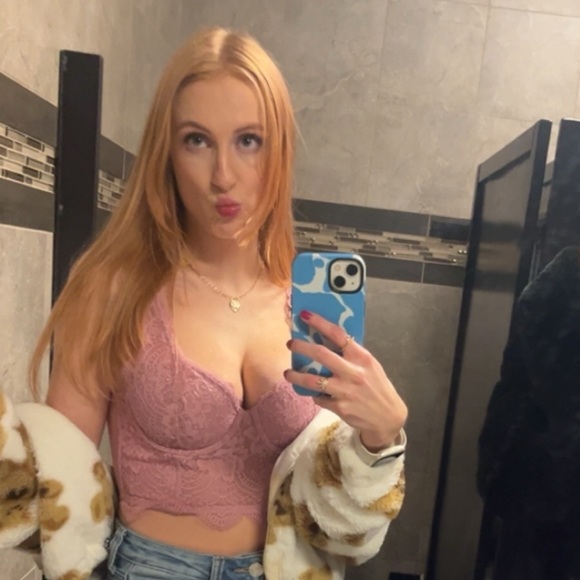 Meet your Posher, Maura - Picture 2 of 4